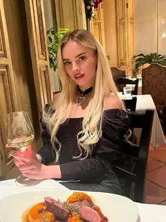 Zoelle escort in London